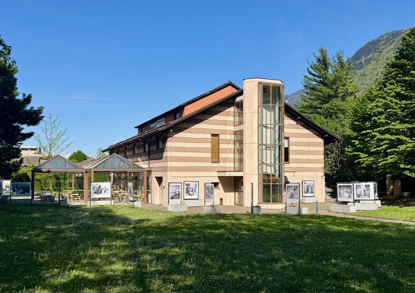 fondation-leonard-logo-mecenat-blanc-fondation-pierre-gianadda-leonard-concerts-expositions-festivals-visites-musees-peintures-sculptures-billetterie-martigny-valais-suisse