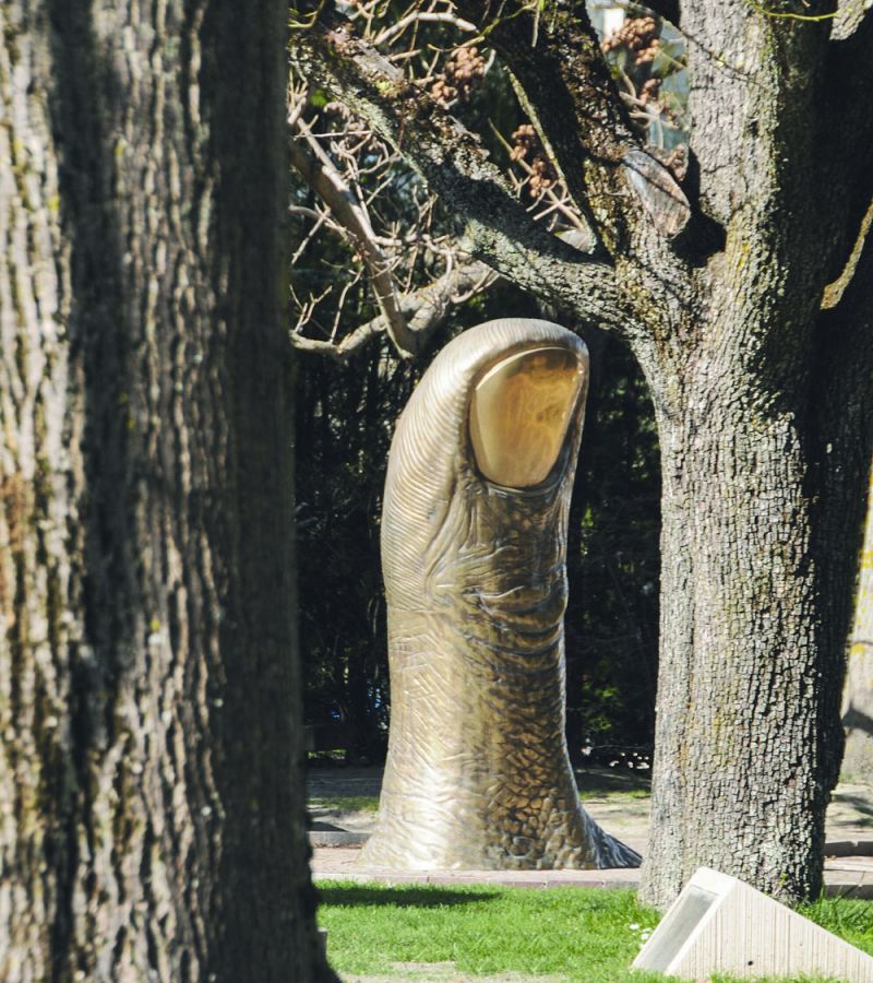 fondation-leonard-logo-mecenat-blanc-fondation-pierre-gianadda-leonard-concerts-expositions-festivals-visites-musees-peintures-sculptures-billetterie-martigny-valais-suisse