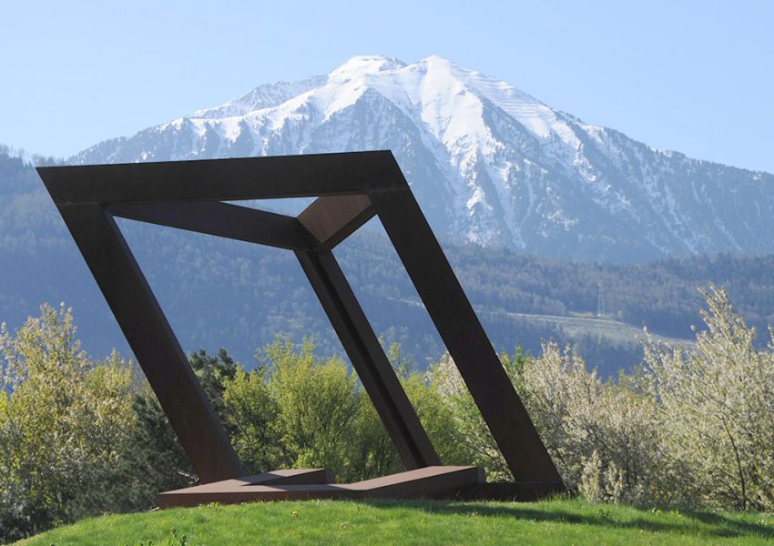fondation-leonard-logo-mecenat-blanc-fondation-pierre-gianadda-leonard-concerts-expositions-festivals-visites-musees-peintures-sculptures-billetterie-martigny-valais-suisse